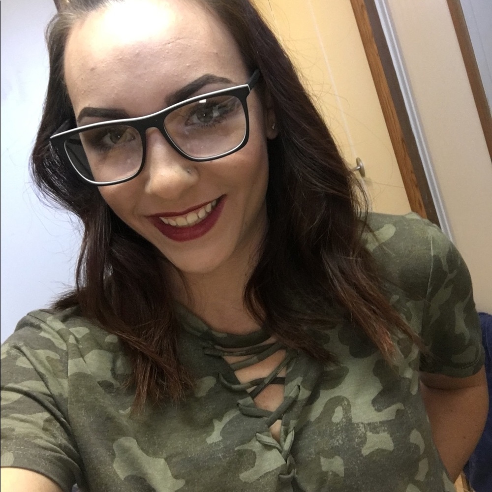 Meet your Posher, Holli